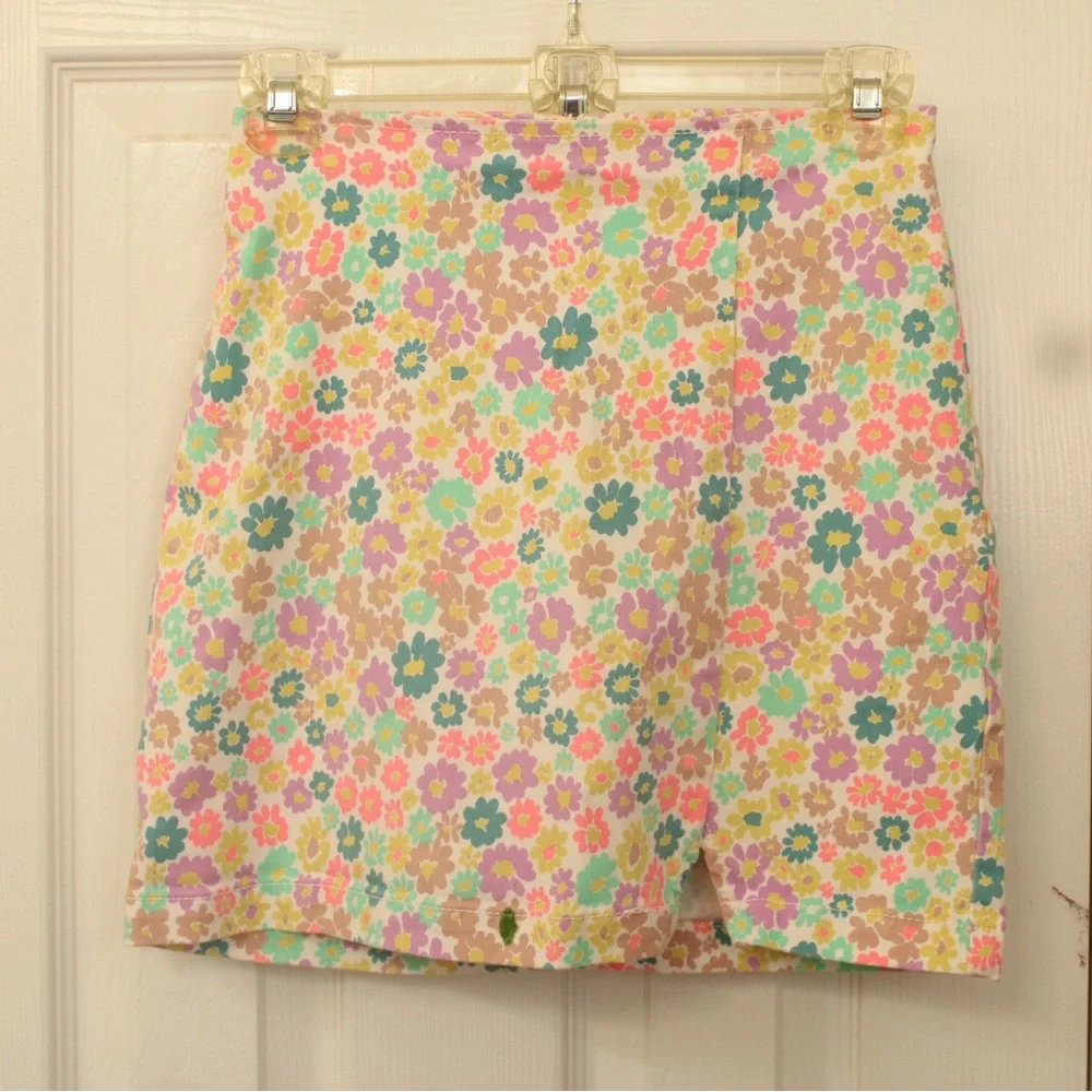 Wild Fable Size 00 Bright Floral Mini Skirt w/slit